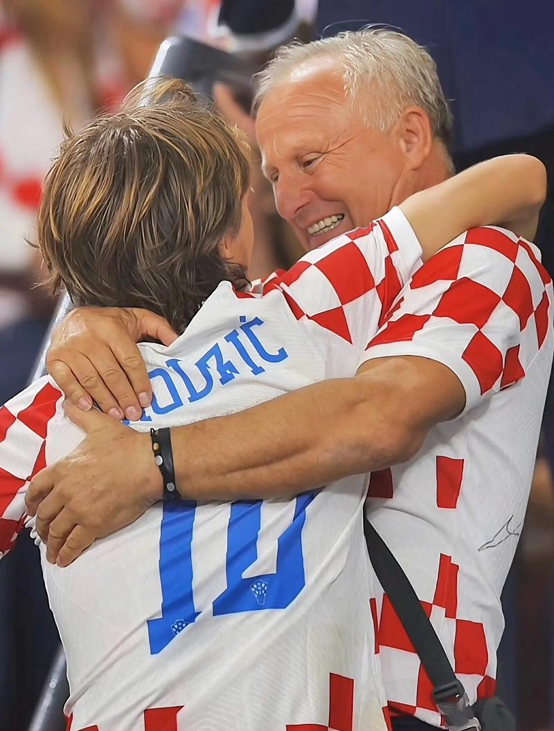 球员：你敢信？我都没看球门