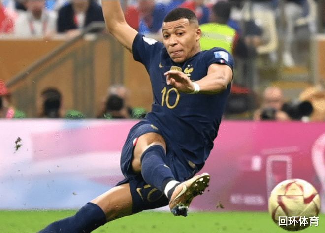 德佩荷兰队史自然年客场进球数第2，仅次于范巴斯滕